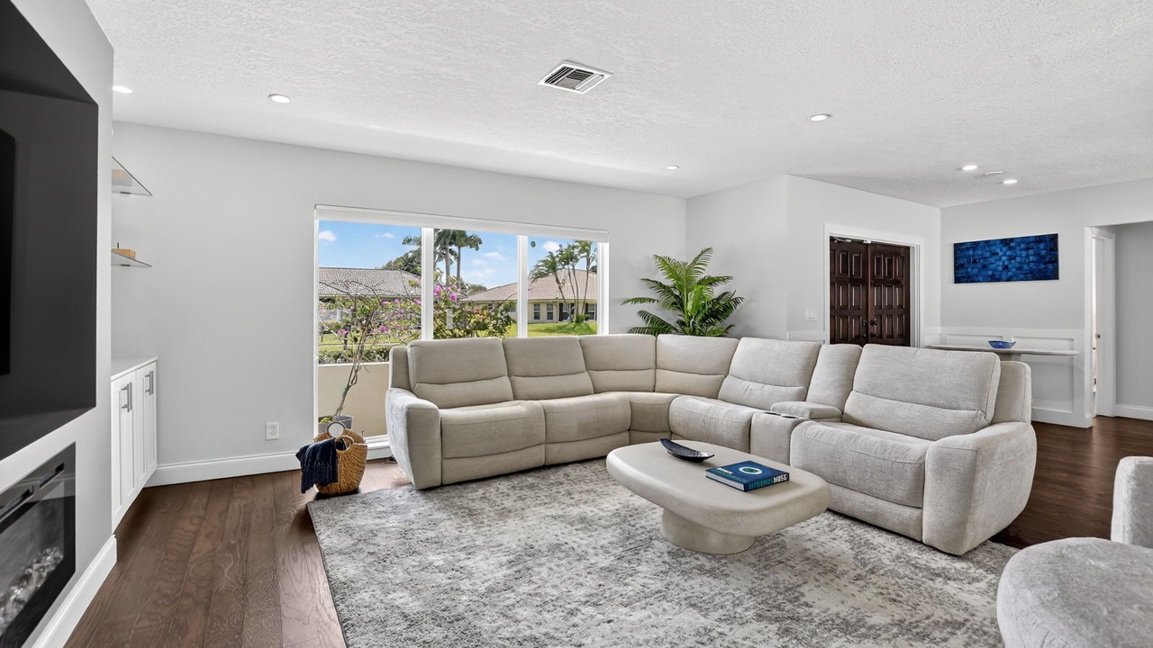 Photo of Livingroom in Boca Del Mar