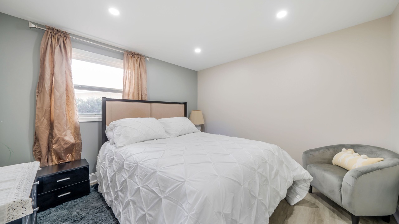 Photo of Bedroom in Hillandale