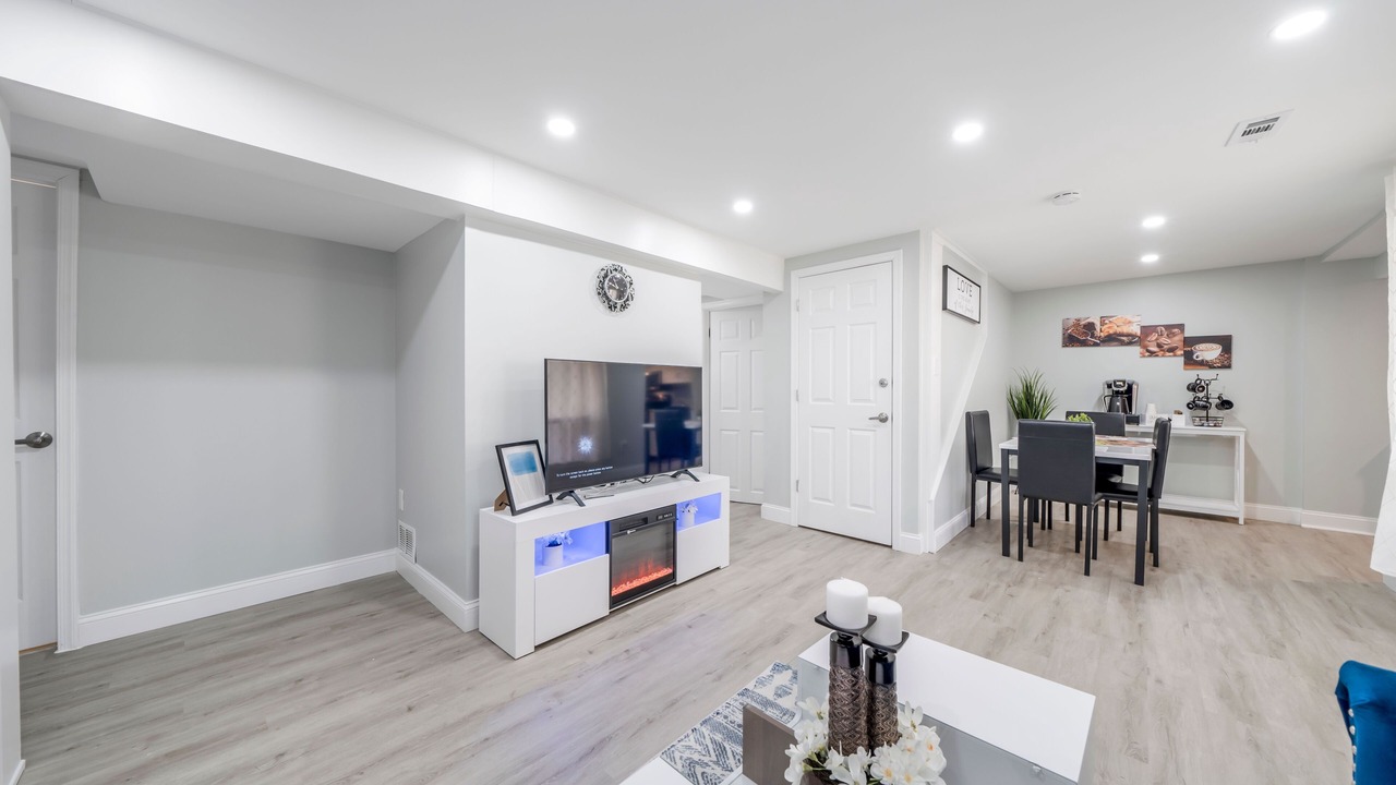 Photo of Livingroom in Hillandale