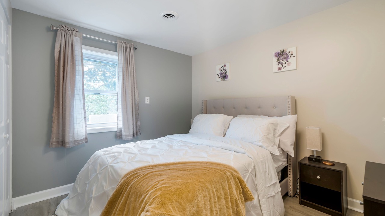 Photo of Bedroom in Hillandale