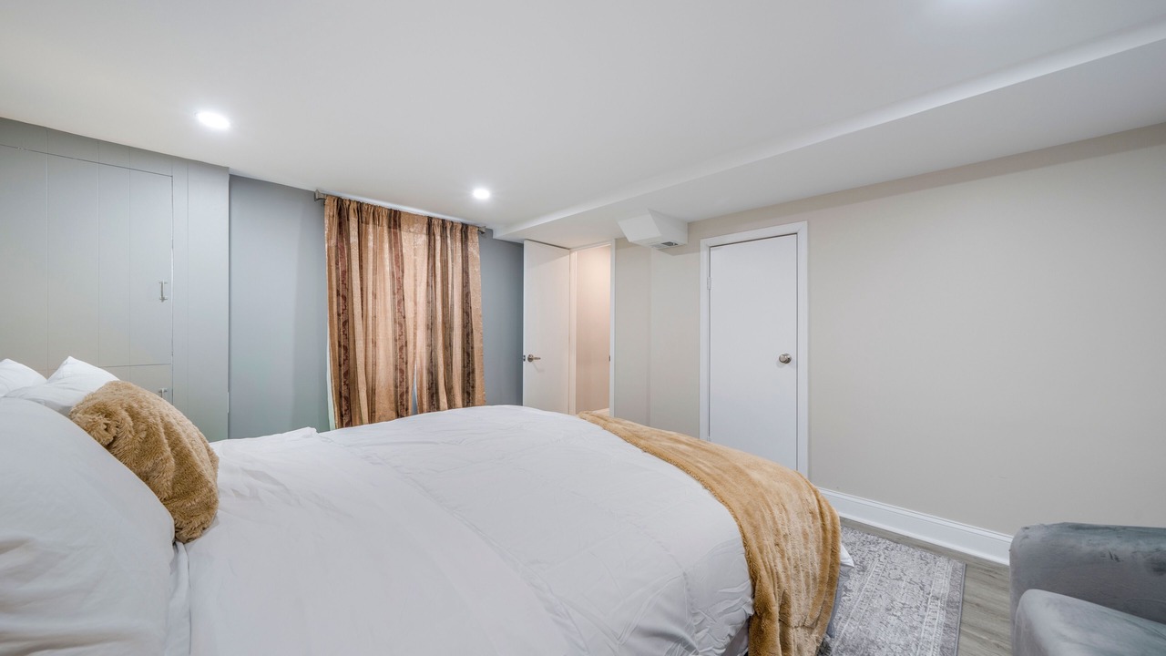 Photo of Bedroom in Hillandale