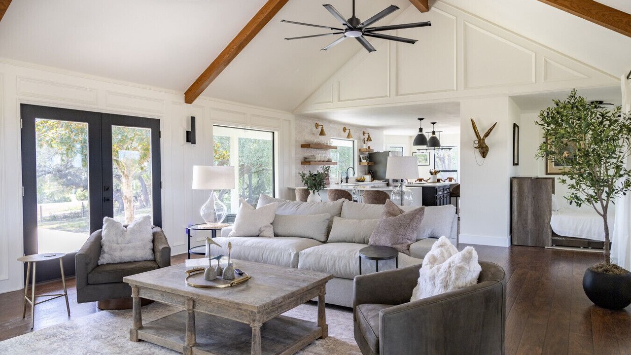 Photo of Livingroom in La Grange