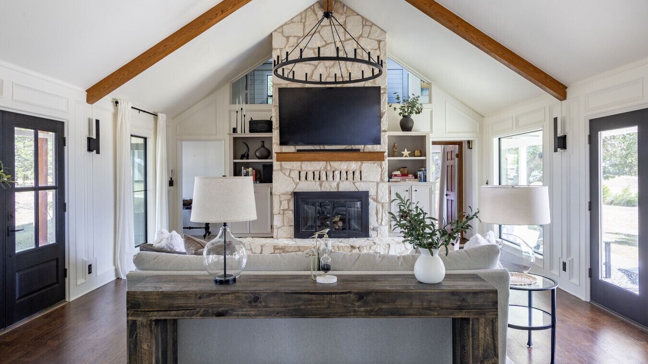 Photo of Livingroom in La Grange