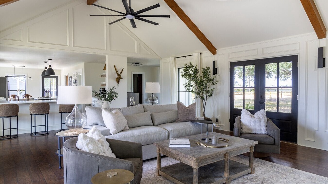 Photo of Livingroom in La Grange