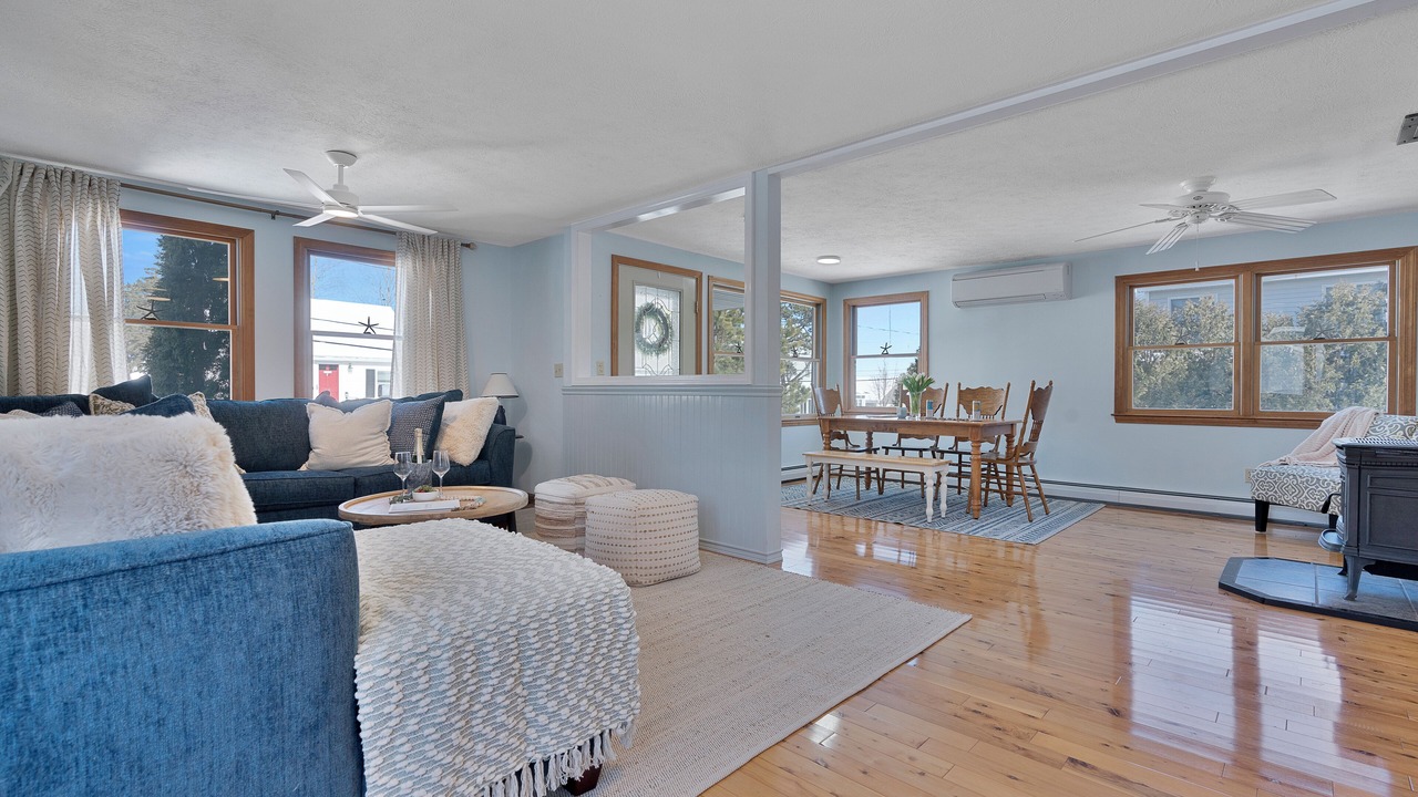 Photo of Livingroom in Camp Ellis