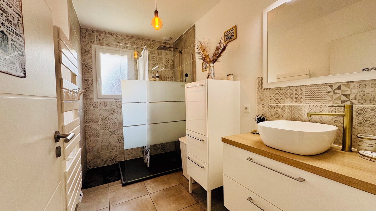 Photo of Bathroom in Theuville