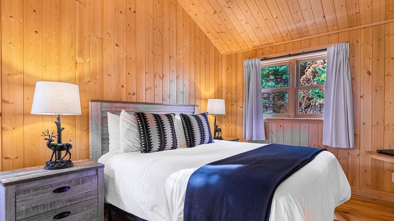 Photo of Bedroom in Fiddler Lake Resort