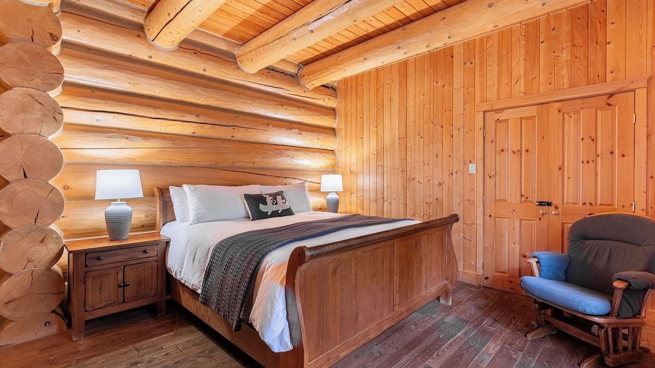 Photo of Bedroom in Fiddler Lake Resort