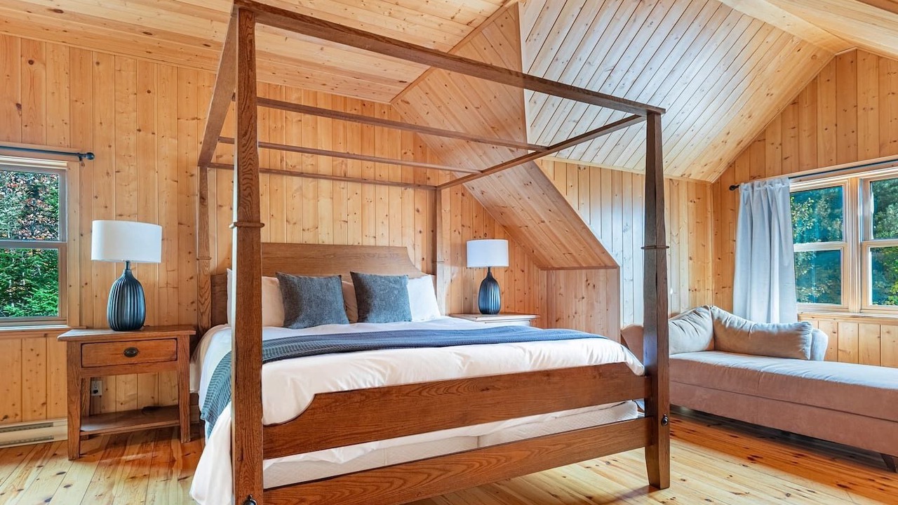 Photo of Bedroom in Fiddler Lake Resort