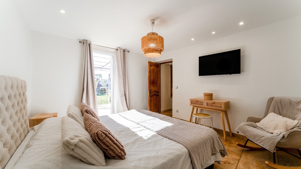 Photo of Bedroom in Camaret-sur-Aigues