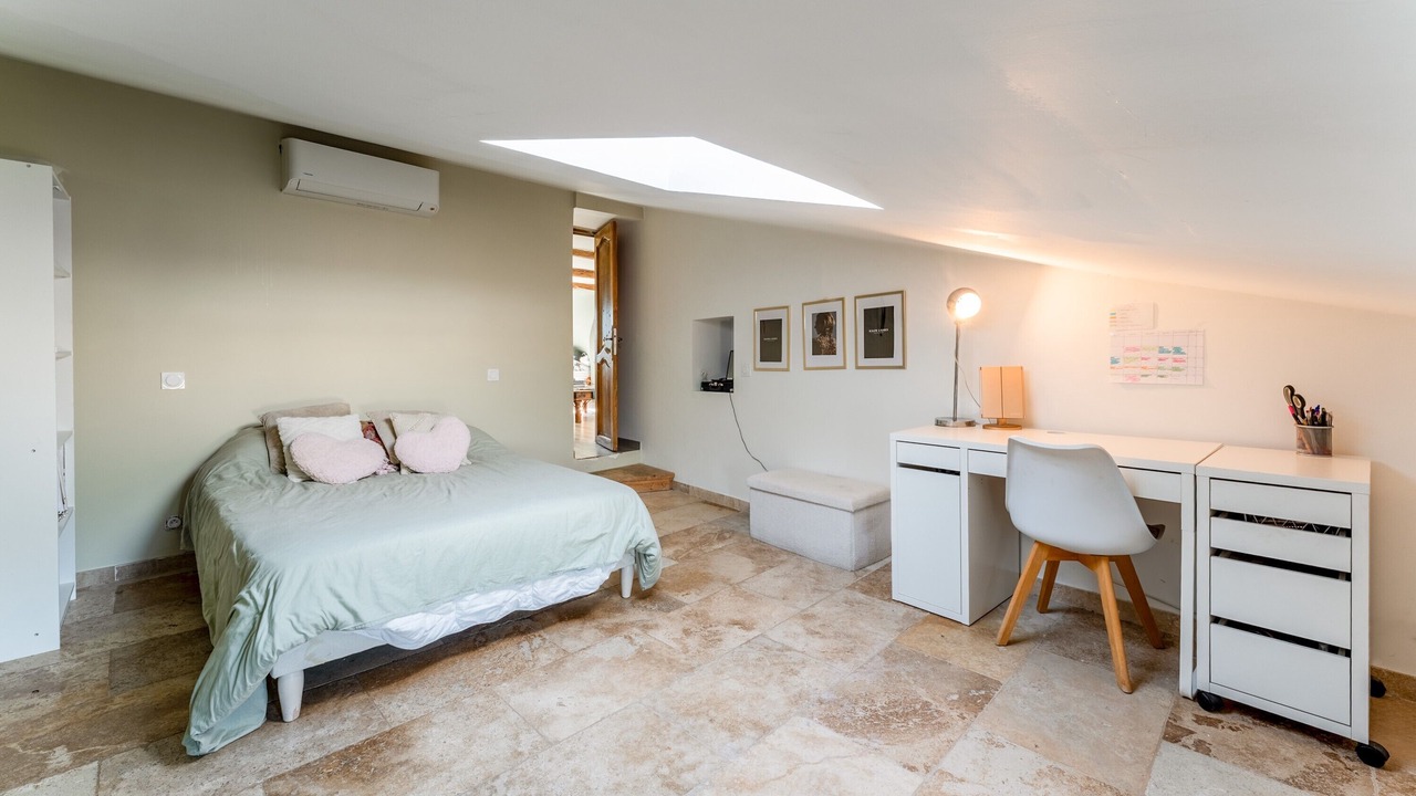 Photo of Bedroom in Camaret-sur-Aigues