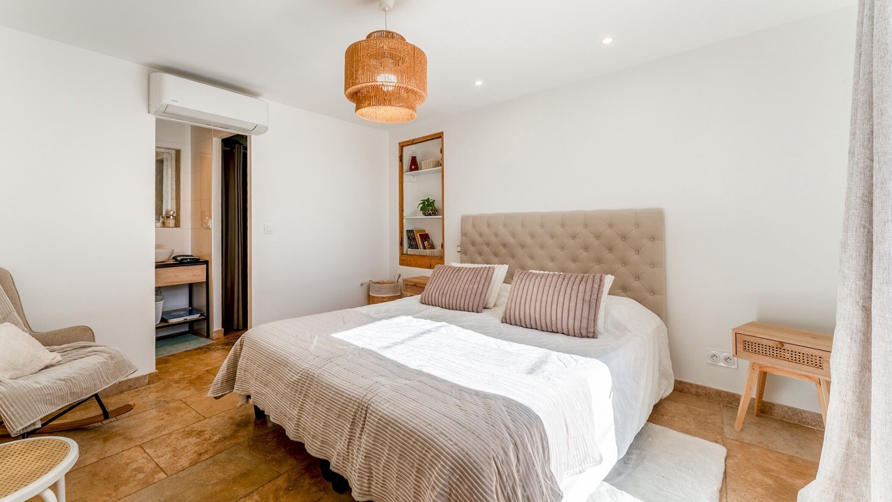 Photo of Bedroom in Camaret-sur-Aigues