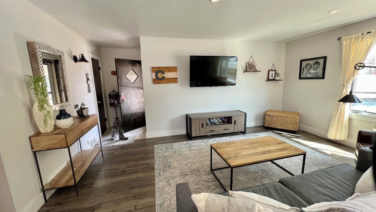 Photo of Livingroom in Eagle