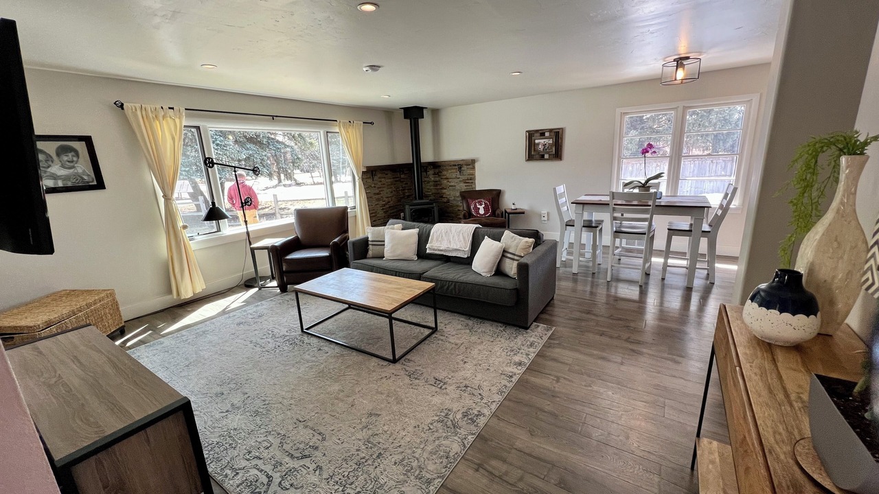 Photo of Livingroom in Eagle