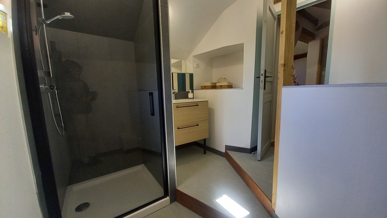 Photo of Bathroom in Angiens