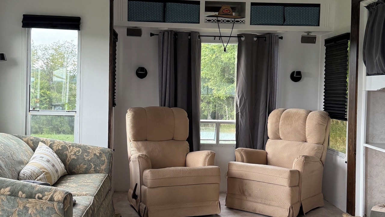 Photo of Livingroom in Town of Sharon