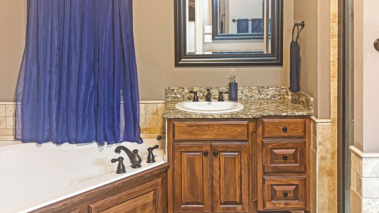 Photo of Bathroom in Red Chute