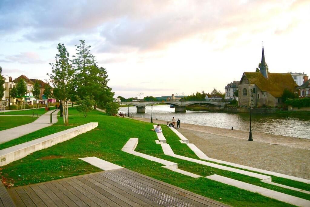 Photo of Others in Sens