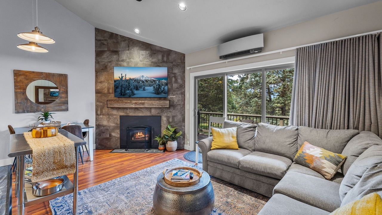 Photo of Livingroom in Century West