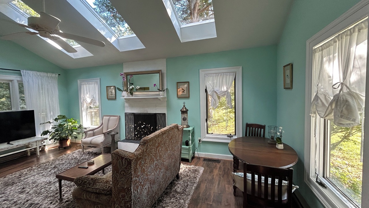 Photo of Livingroom in Scottsville