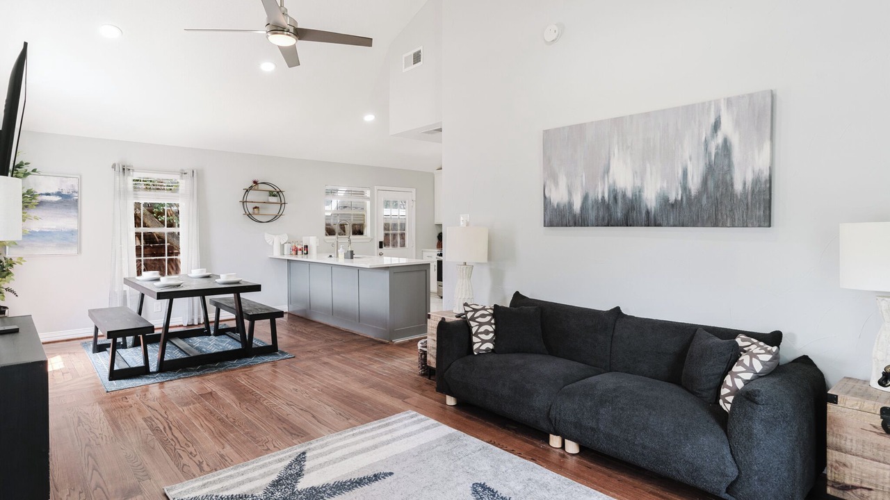 Photo of Livingroom in Old East Dallas