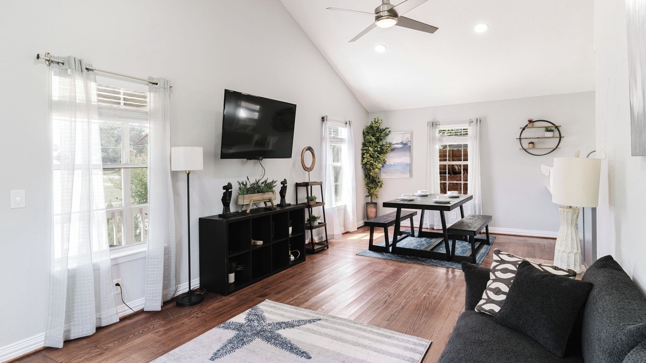 Photo of Livingroom in Old East Dallas