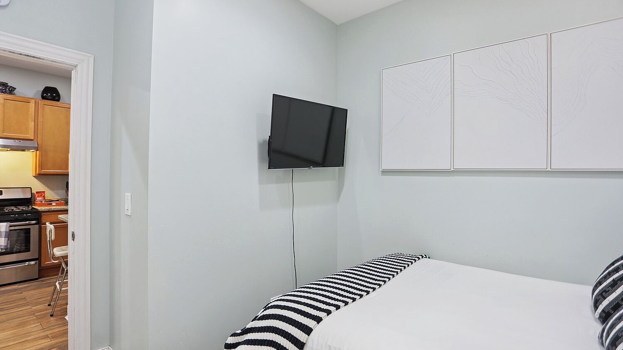 Photo of Bedroom in Old Town Triangle