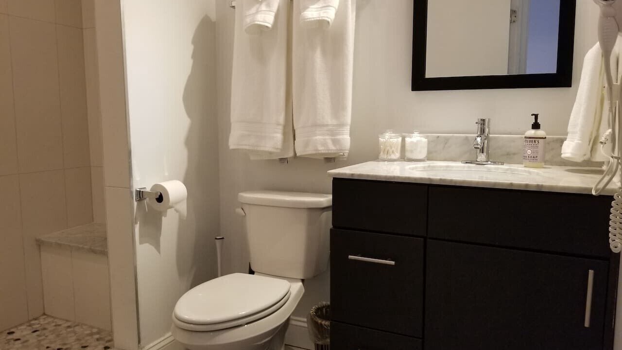 Photo of Bathroom in Old City