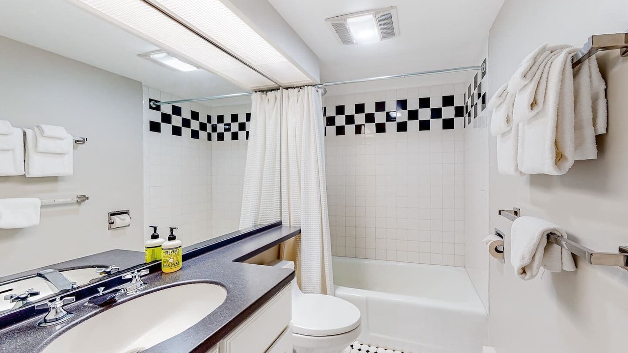 Photo of Bathroom in Warren