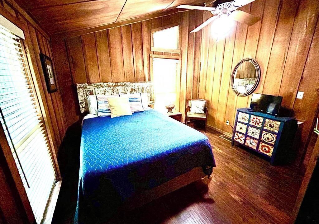 Photo of Bedroom in Counce