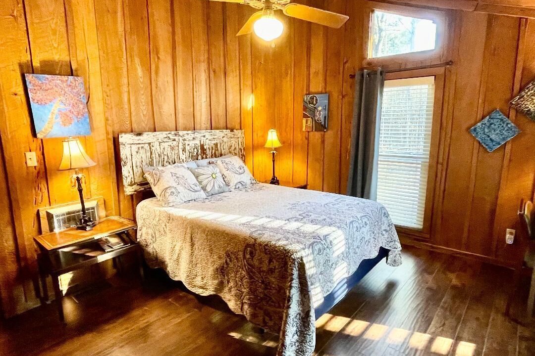 Photo of Bedroom in Counce