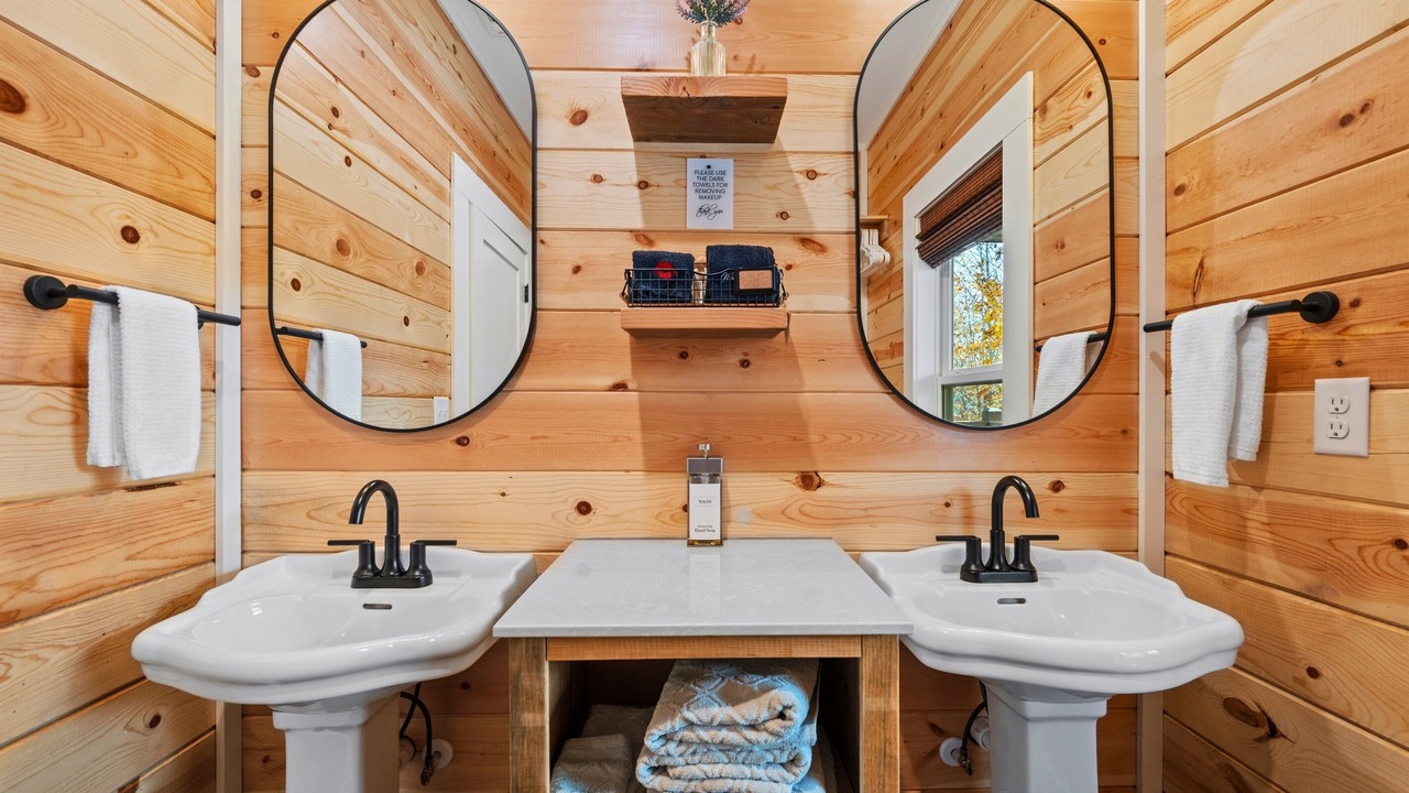 Photo of Bathroom in Golden