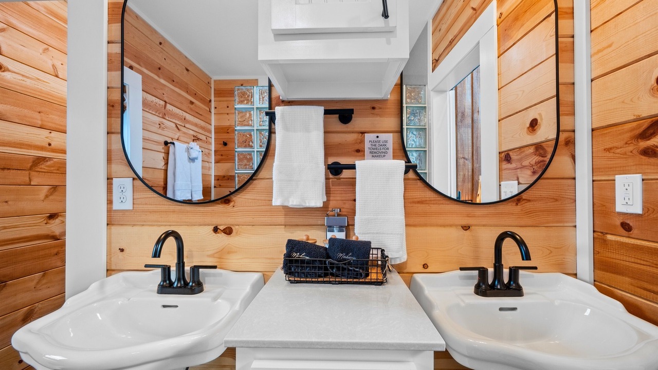 Photo of Bathroom in Golden