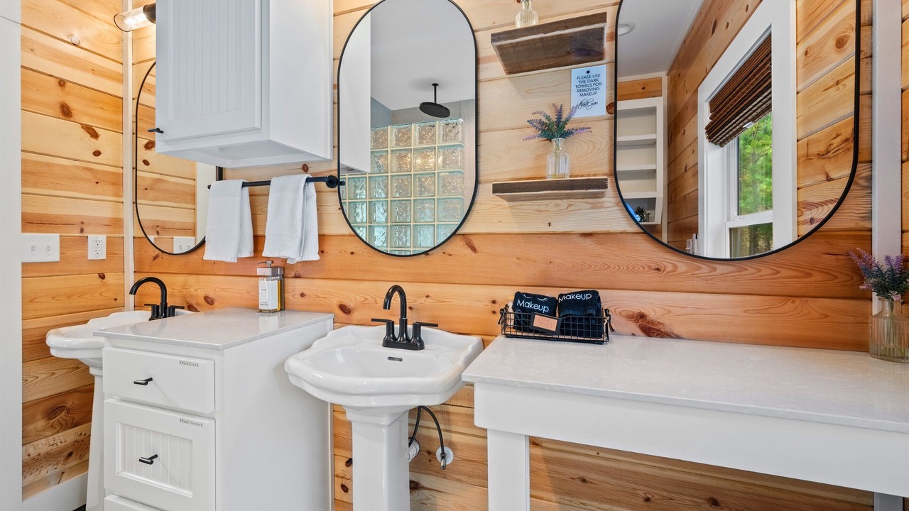 Photo of Bathroom in Golden