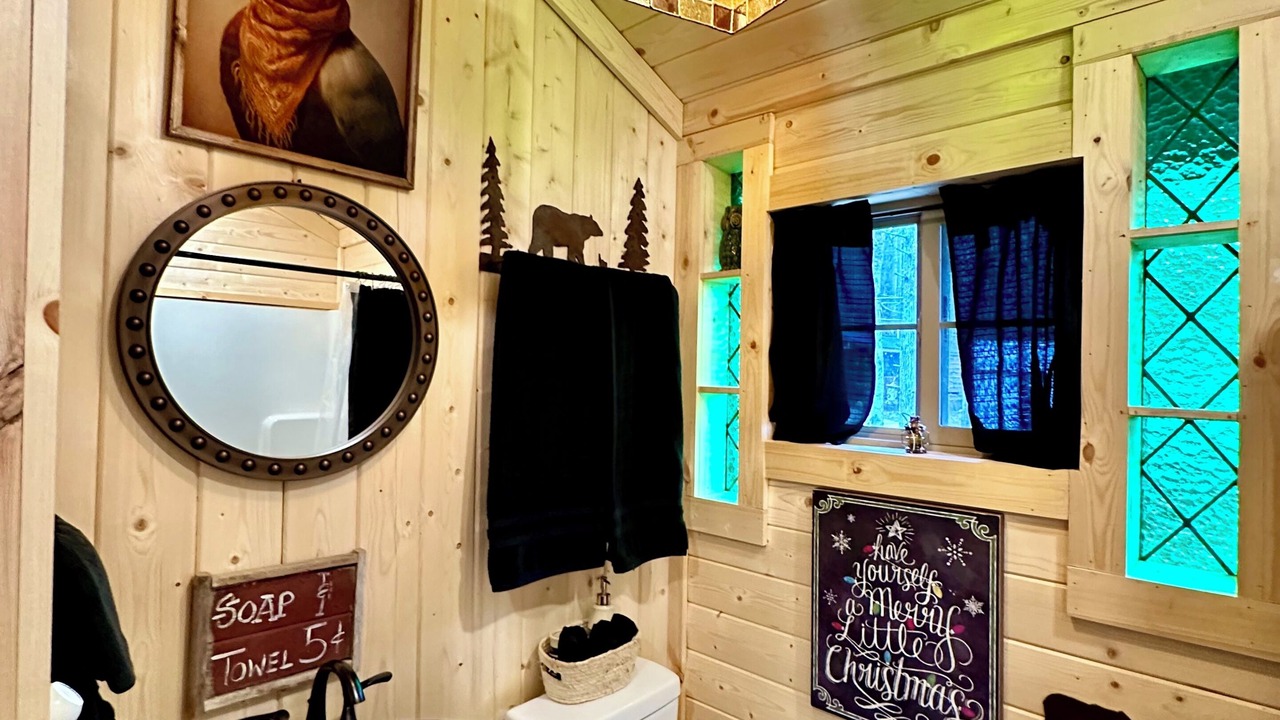 Photo of Bathroom in Cosby