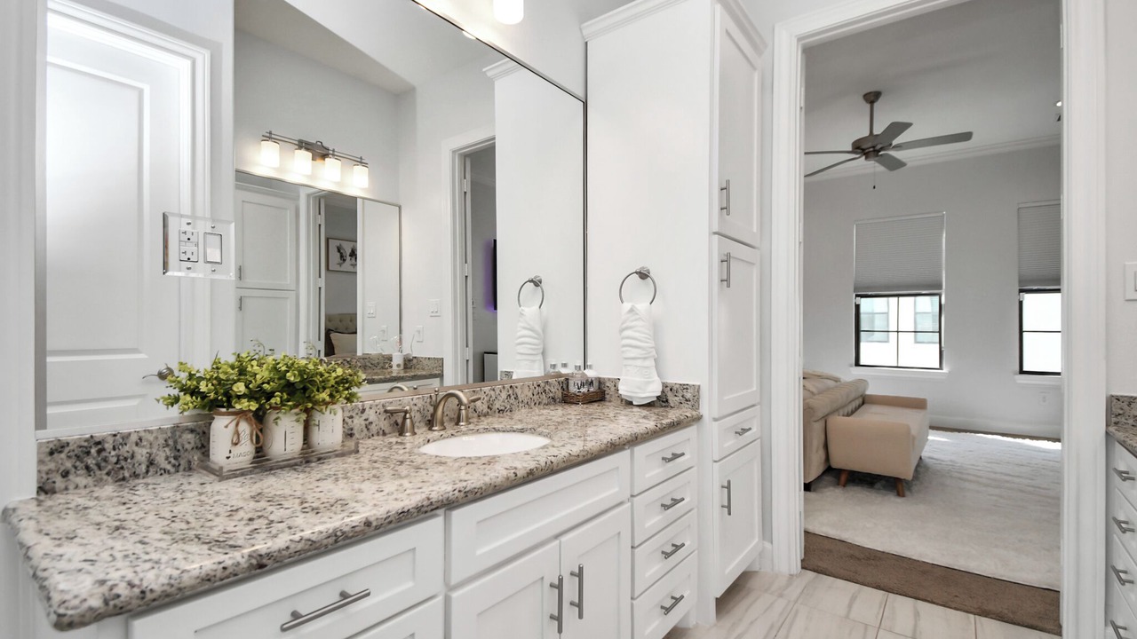 Photo of Bathroom in Woodlake - Briar Meadow