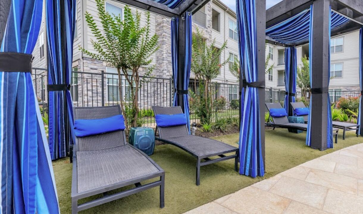 Photo of Patio Balcony in George Bush Park/Eldridge