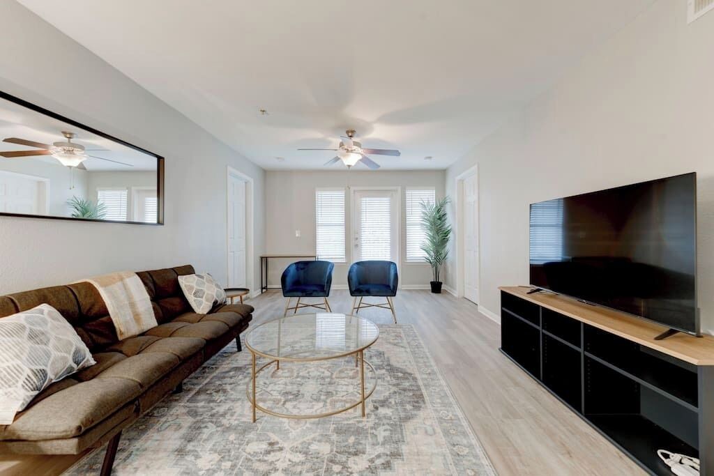 Photo of Livingroom in Pleasant Valley