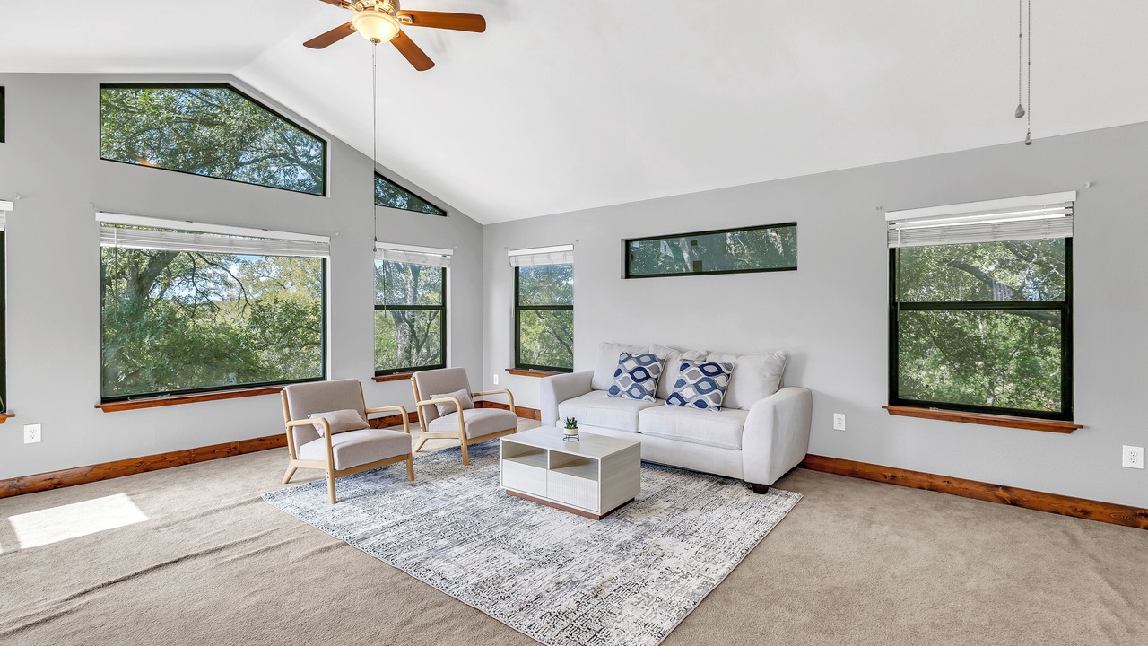 Photo of Livingroom in Bastrop