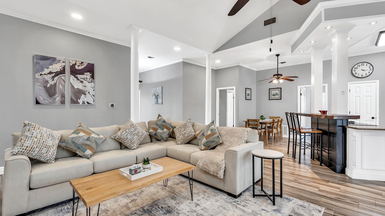 Photo of Livingroom in Bastrop