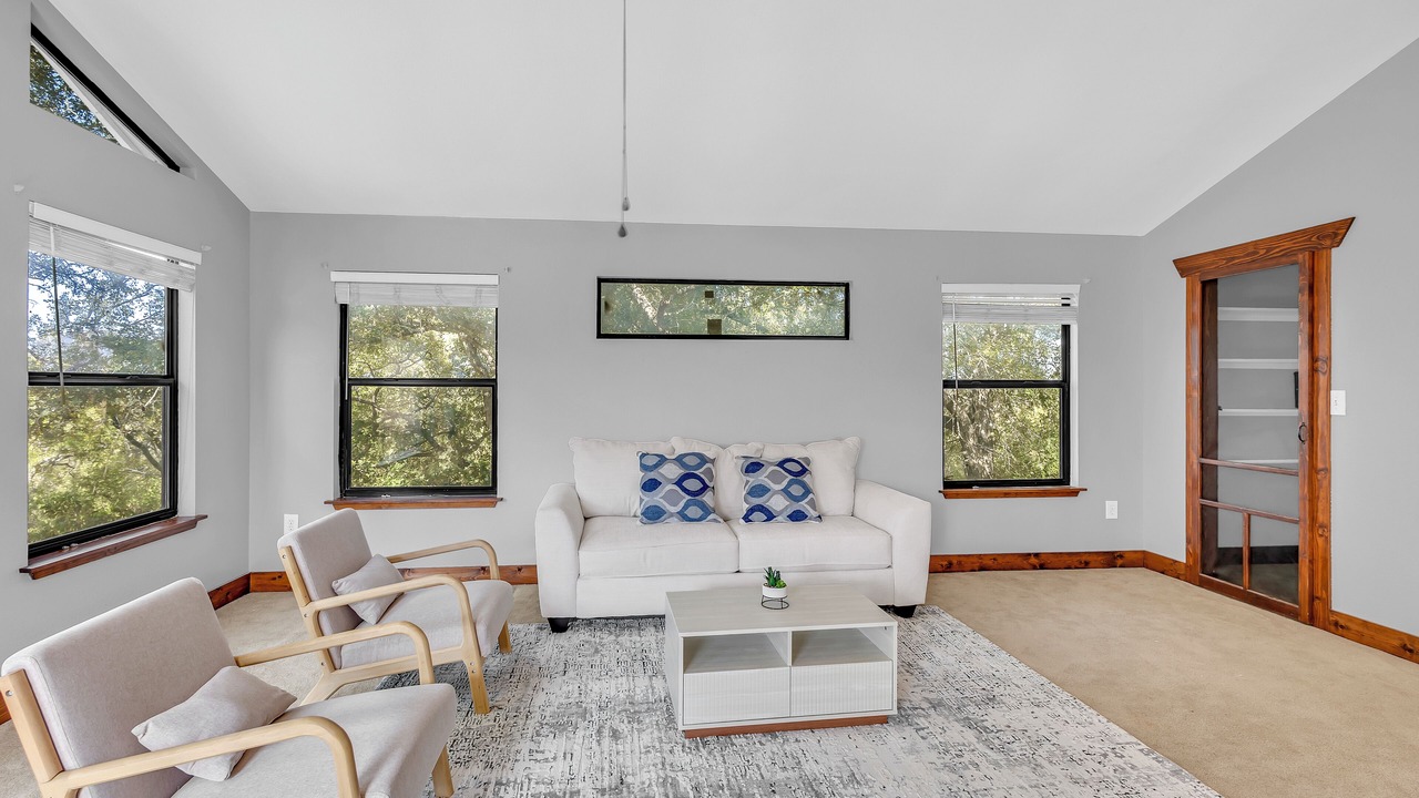 Photo of Livingroom in Bastrop