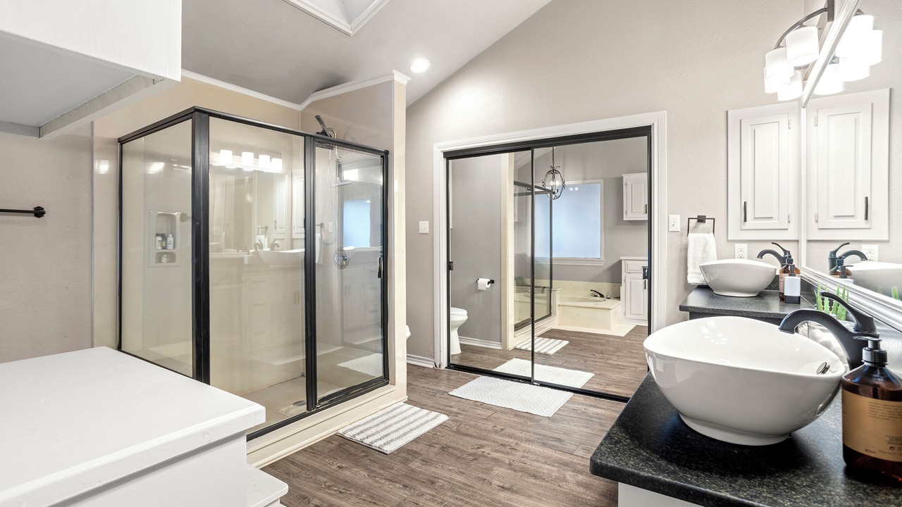 Photo of Bathroom in Rowlett