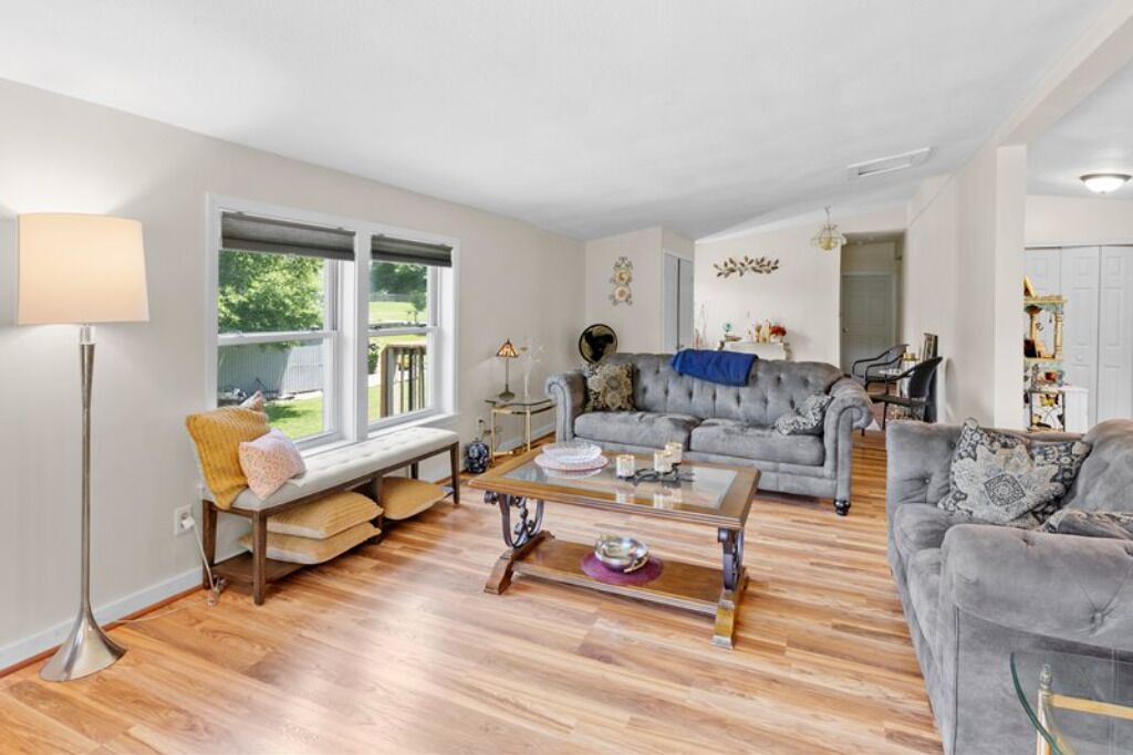 Photo of Livingroom in Lansing