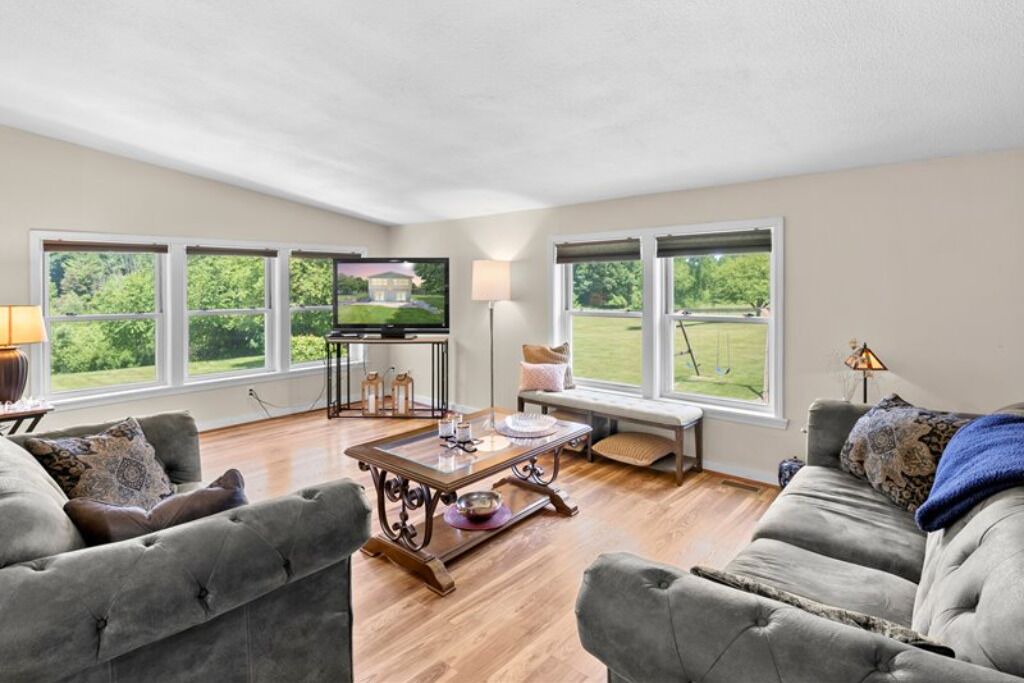 Photo of Livingroom in Lansing