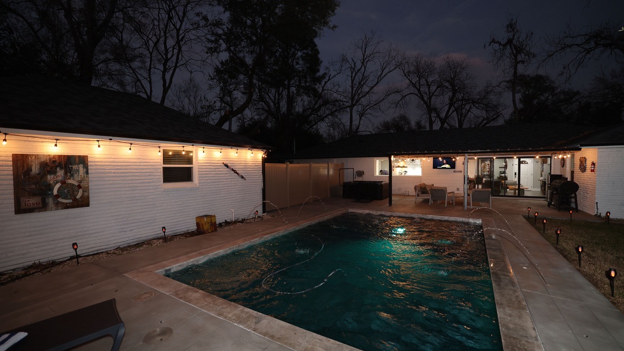 Photo of Outdoor in Spring Branch West