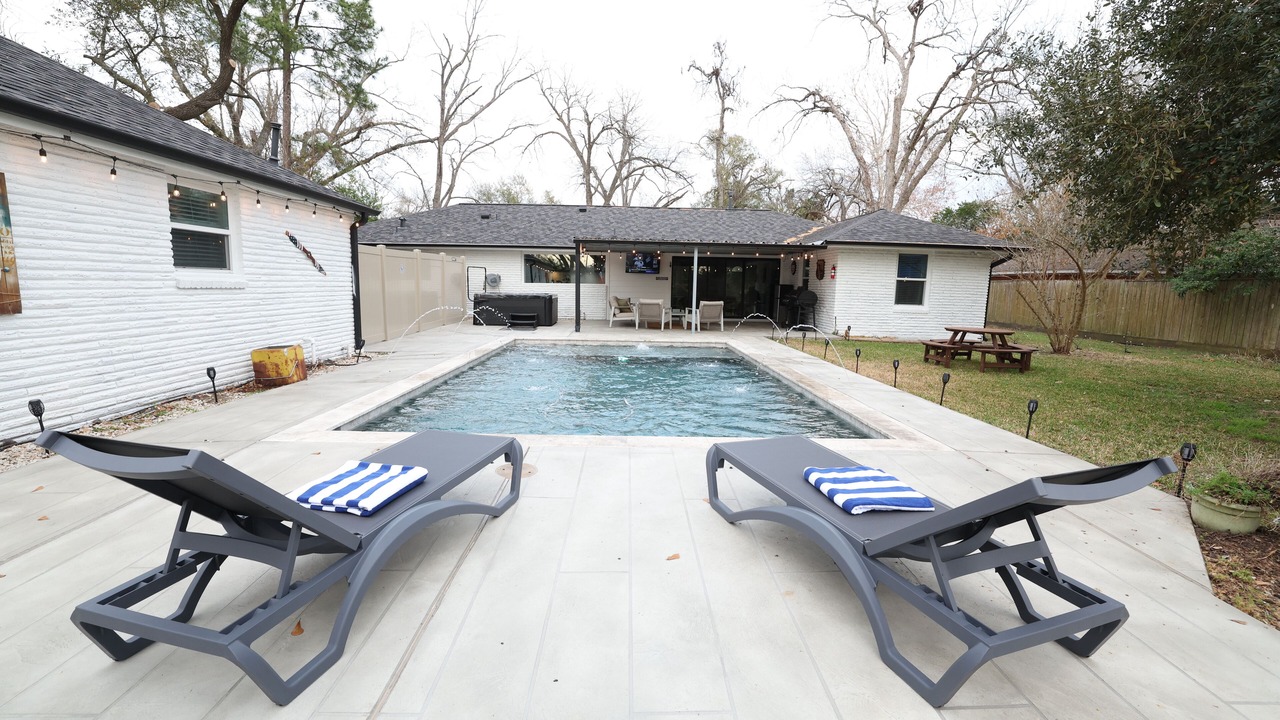 Photo of Outdoor in Spring Branch West
