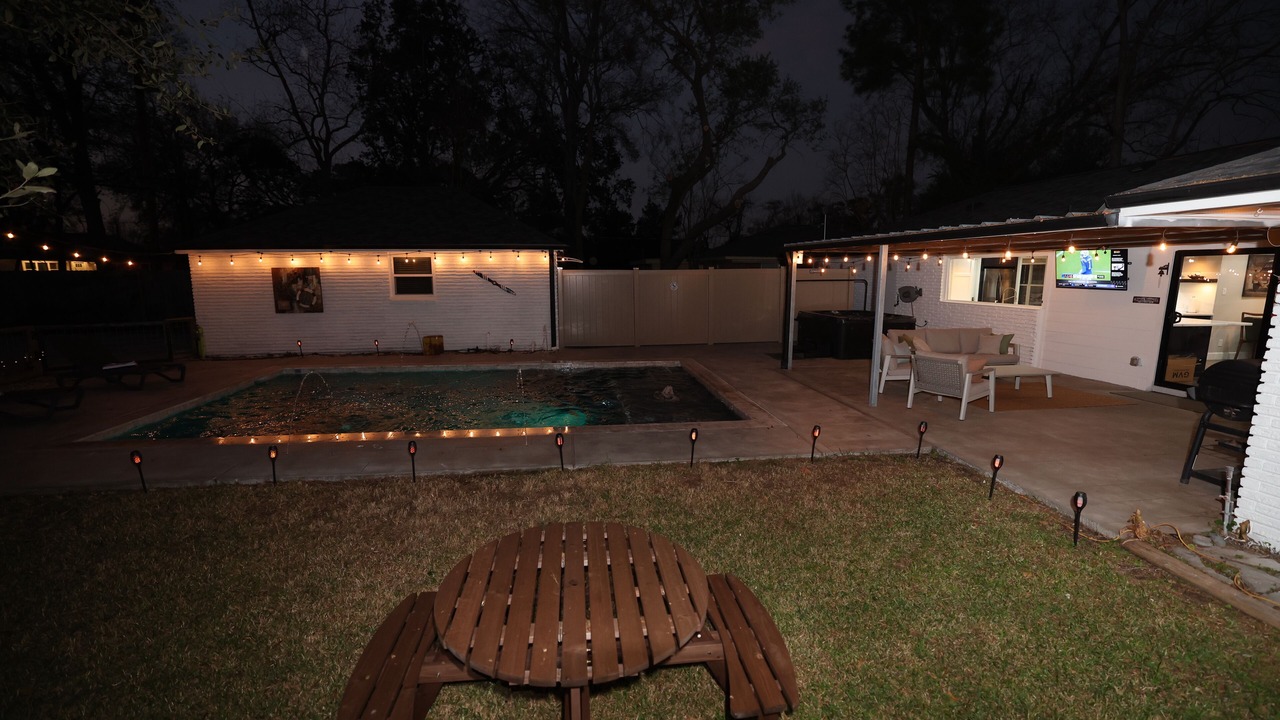 Photo of Outdoor in Spring Branch West