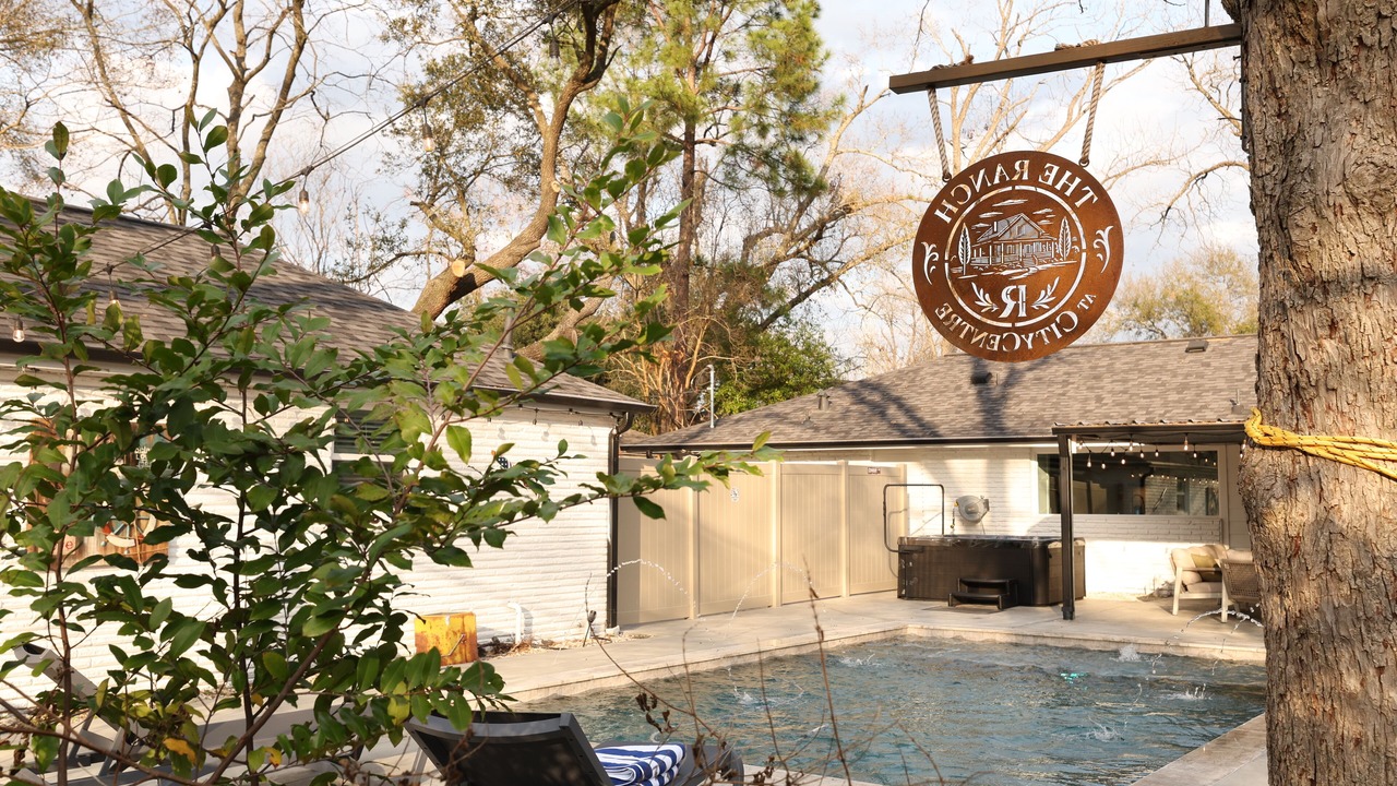 Photo of Outdoor in Spring Branch West