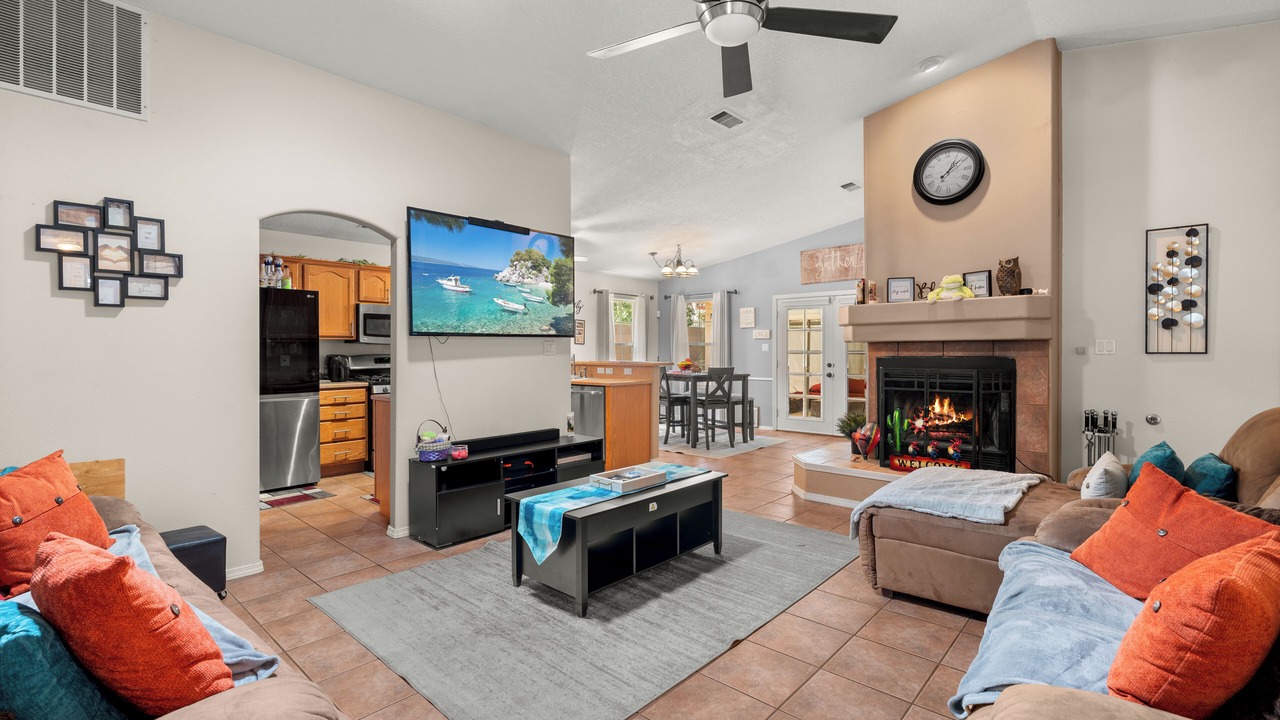Photo of Livingroom in Paradise Hills Civic