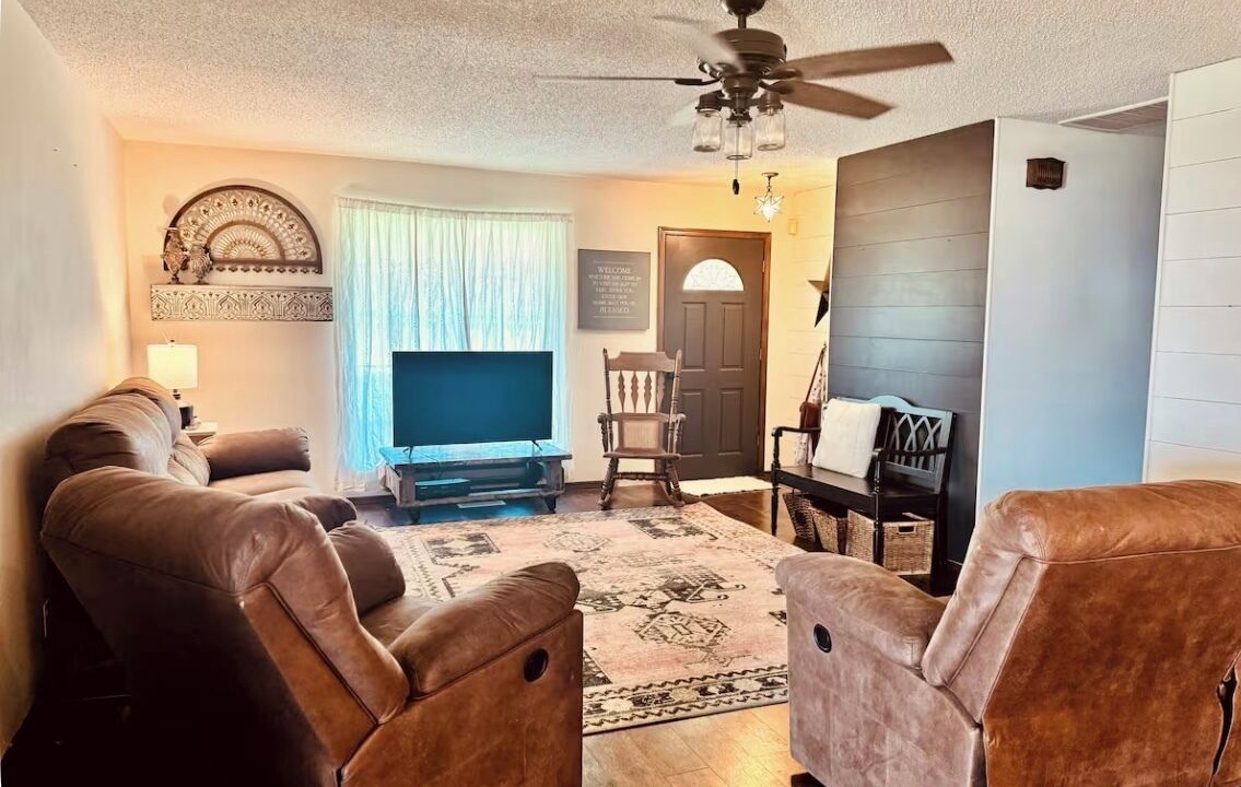 Photo of Livingroom in Clinton